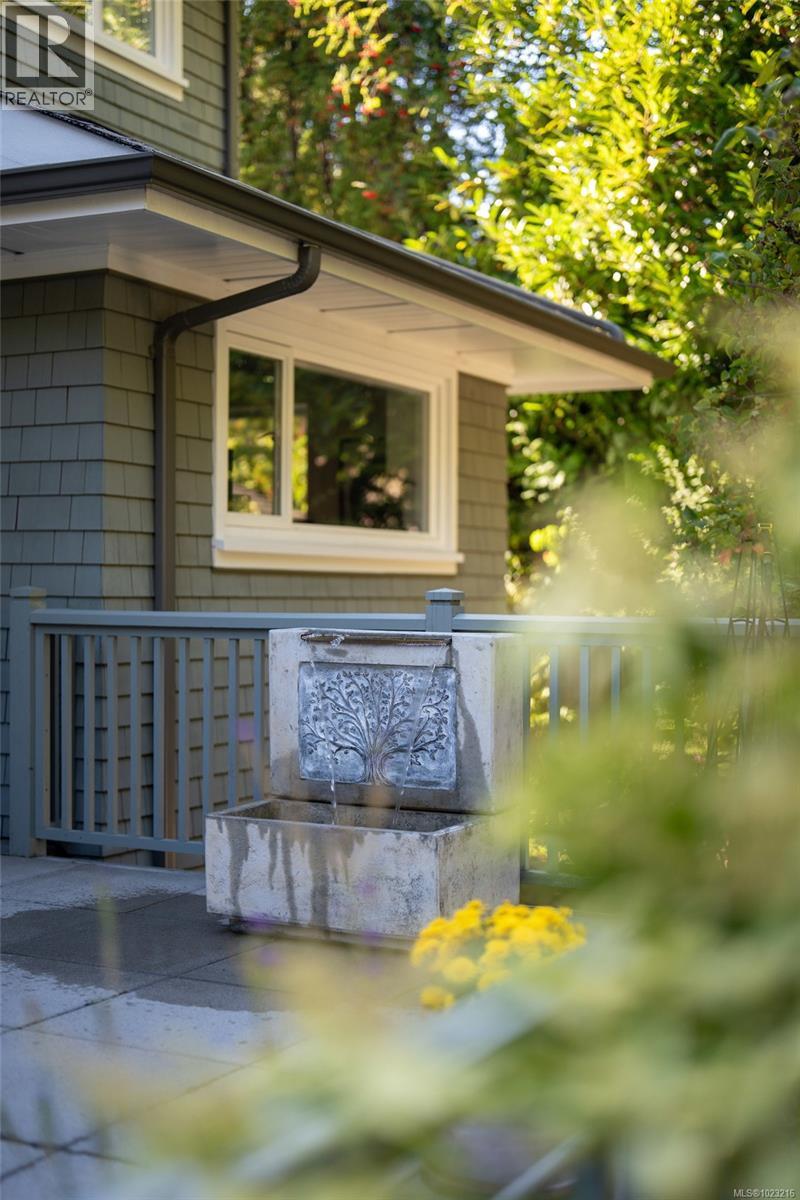  2944 Tudor Avenue, Saanich