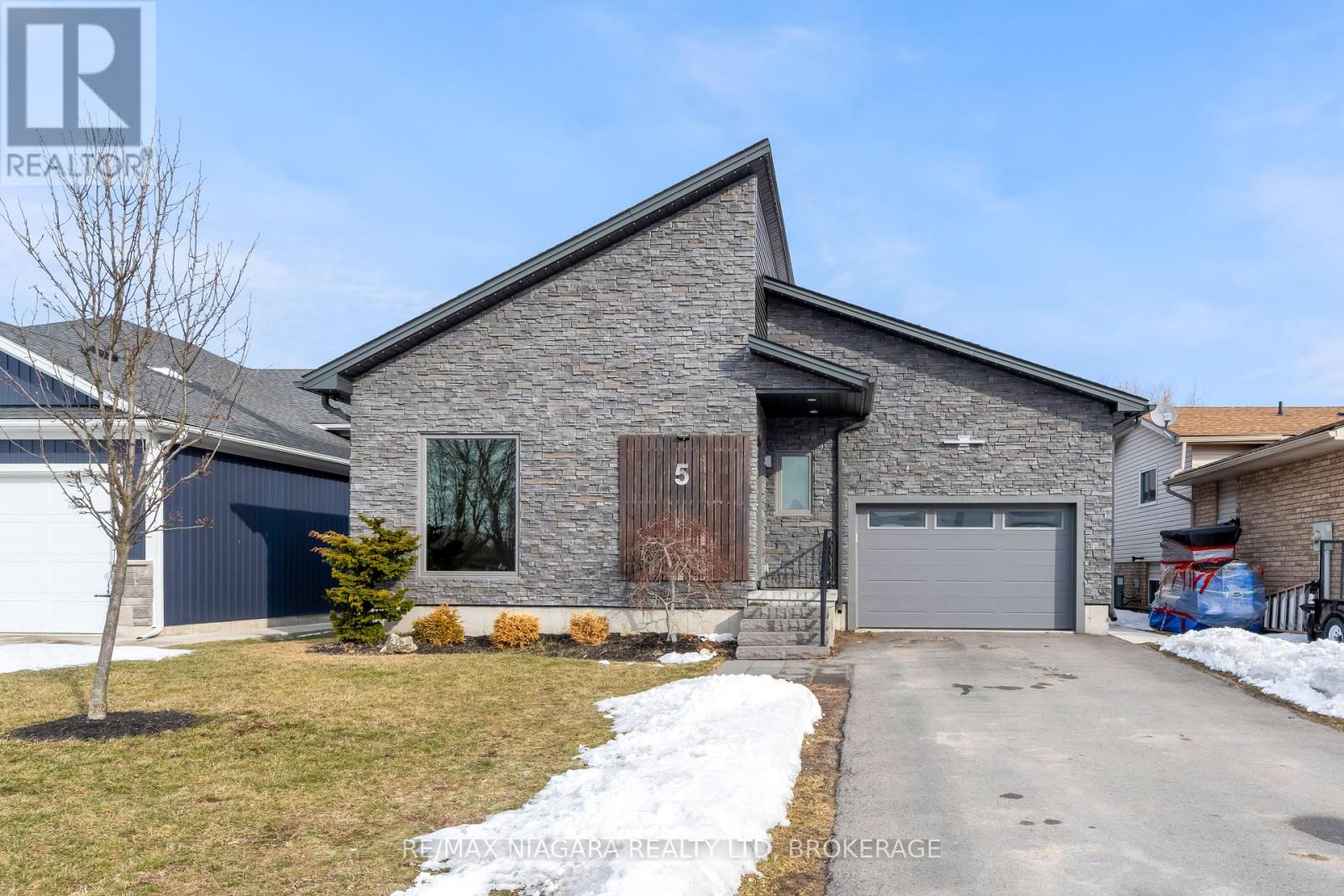 5 HERON POINTE ROAD - 1