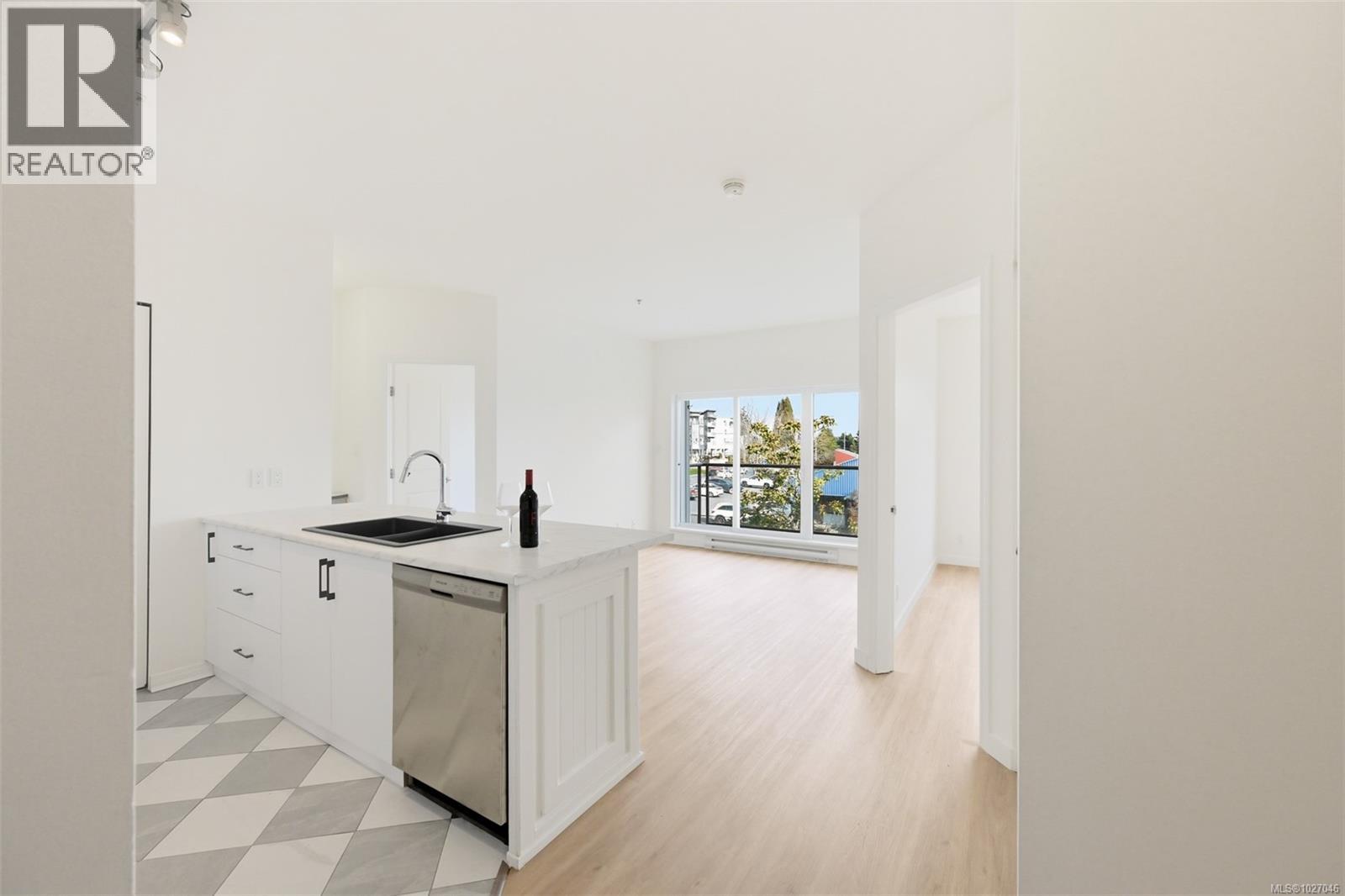 309 1550 Church Avenue, Saanich