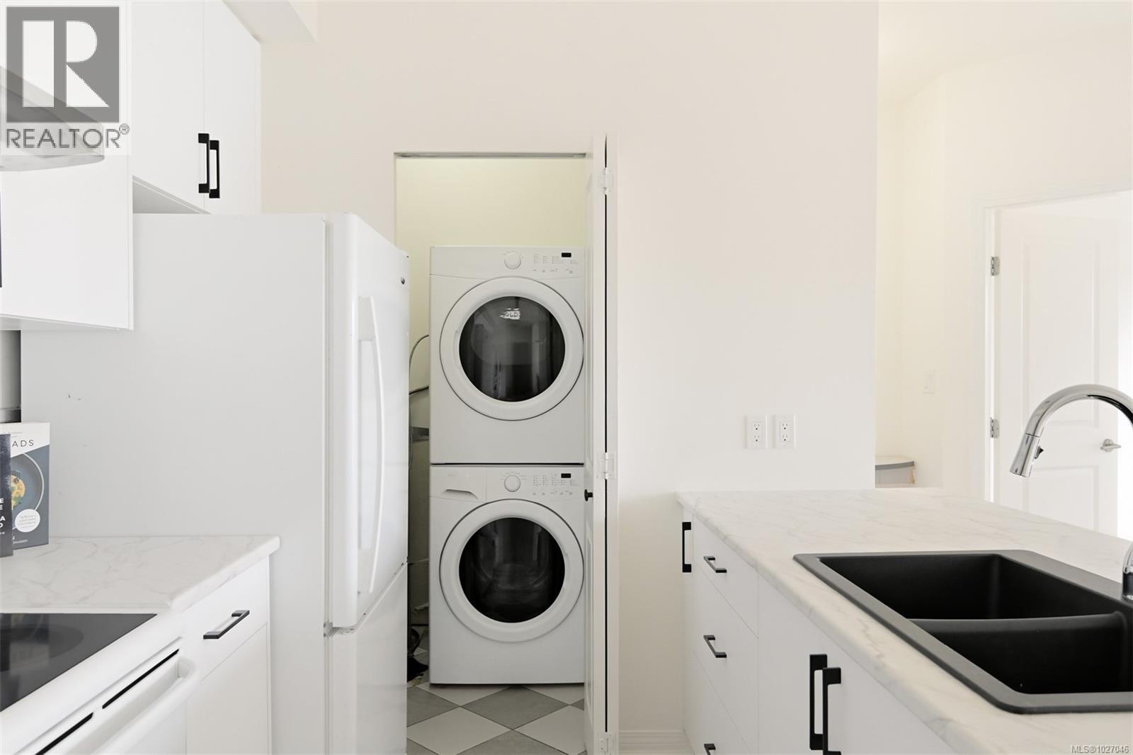 309 1550 Church Avenue, Saanich