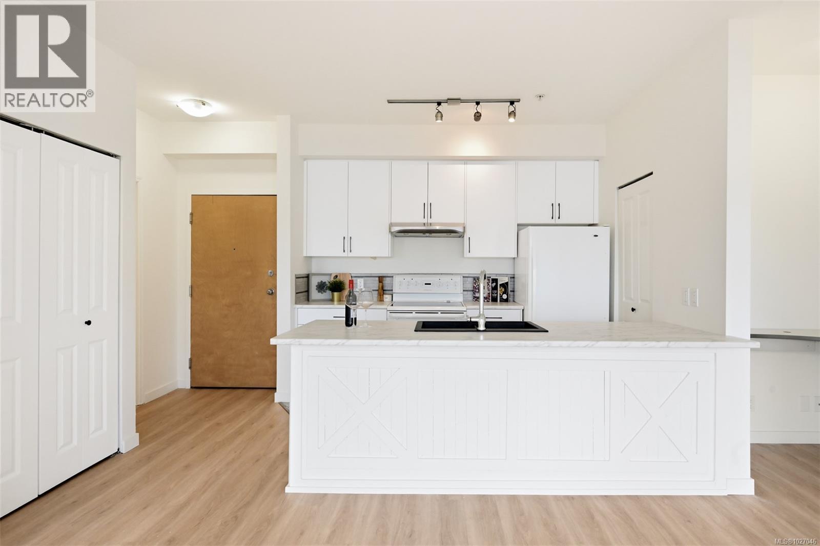 309 1550 Church Avenue, Saanich