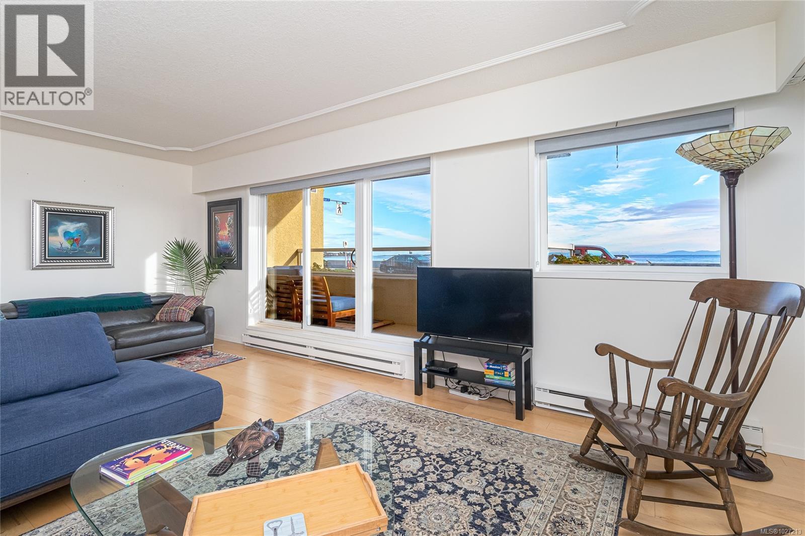 101 1540 Dallas Road, Victoria