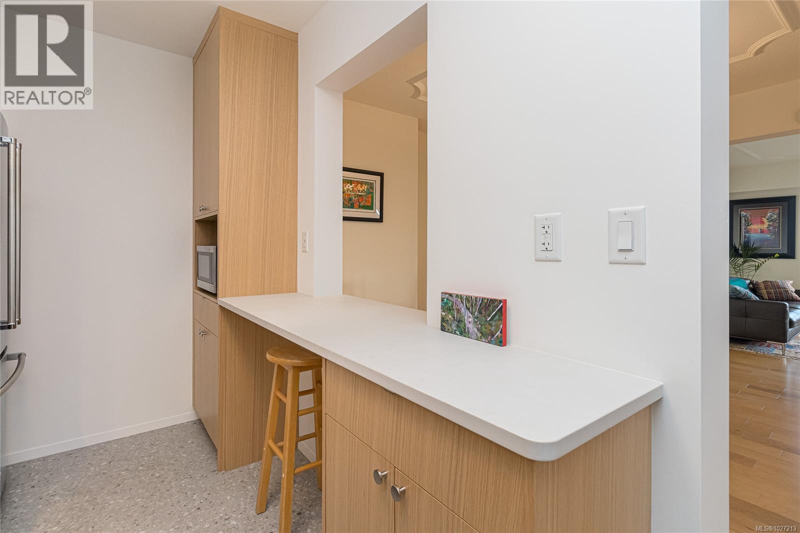 101 1540 Dallas Road, Victoria