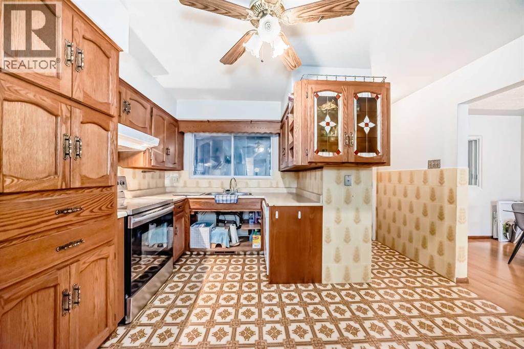 Single Family House 3 Level for Sale in  Fenton Road SE Fairview Calgary 