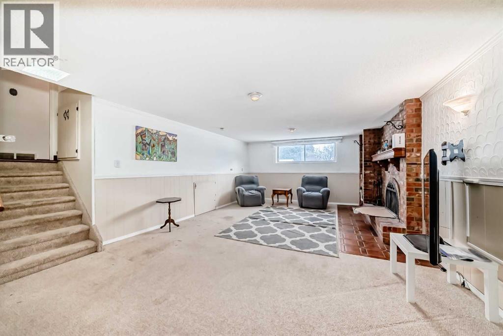 Single Family House 3 Level for Sale in  Fenton Road SE Fairview Calgary 