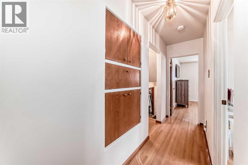 Single Family House 3 Level for Sale in  Fenton Road SE Fairview Calgary 