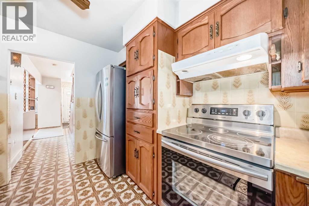 Single Family House 3 Level for Sale in  Fenton Road SE Fairview Calgary 