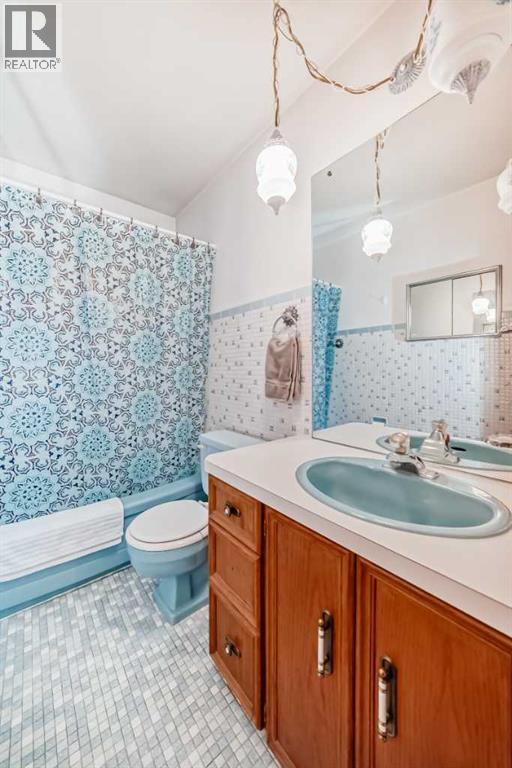 Single Family House 3 Level for Sale in  Fenton Road SE Fairview Calgary 