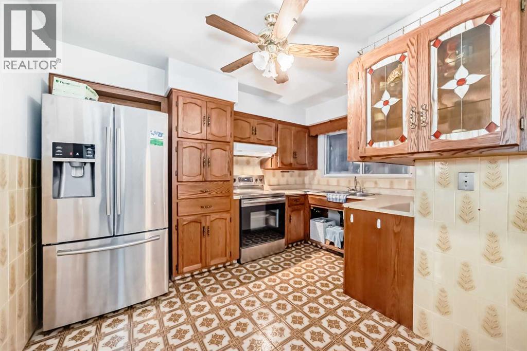 Single Family House 3 Level for Sale in  Fenton Road SE Fairview Calgary 