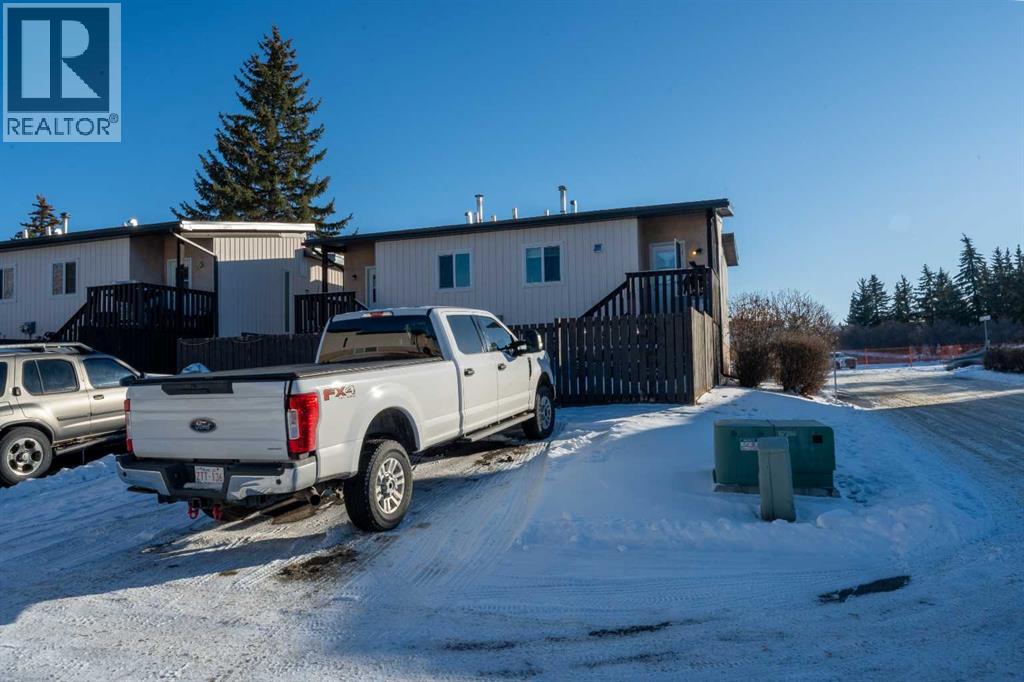 Single Family House Bi-level for Sale in  Oakmoor Drive SW Oakridge Calgary 