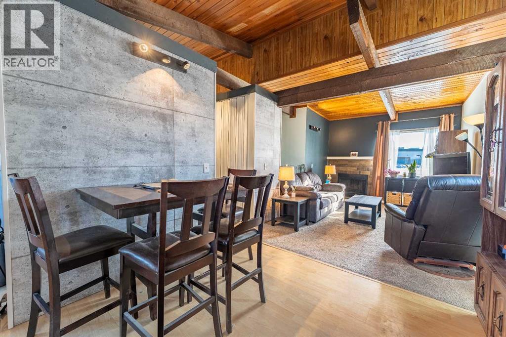 Single Family House Bi-level for Sale in  Oakmoor Drive SW Oakridge Calgary 