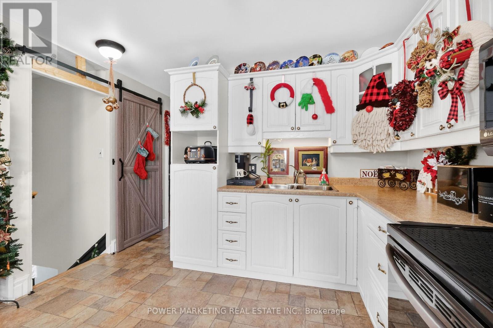 231 ETHEL STREET - 29