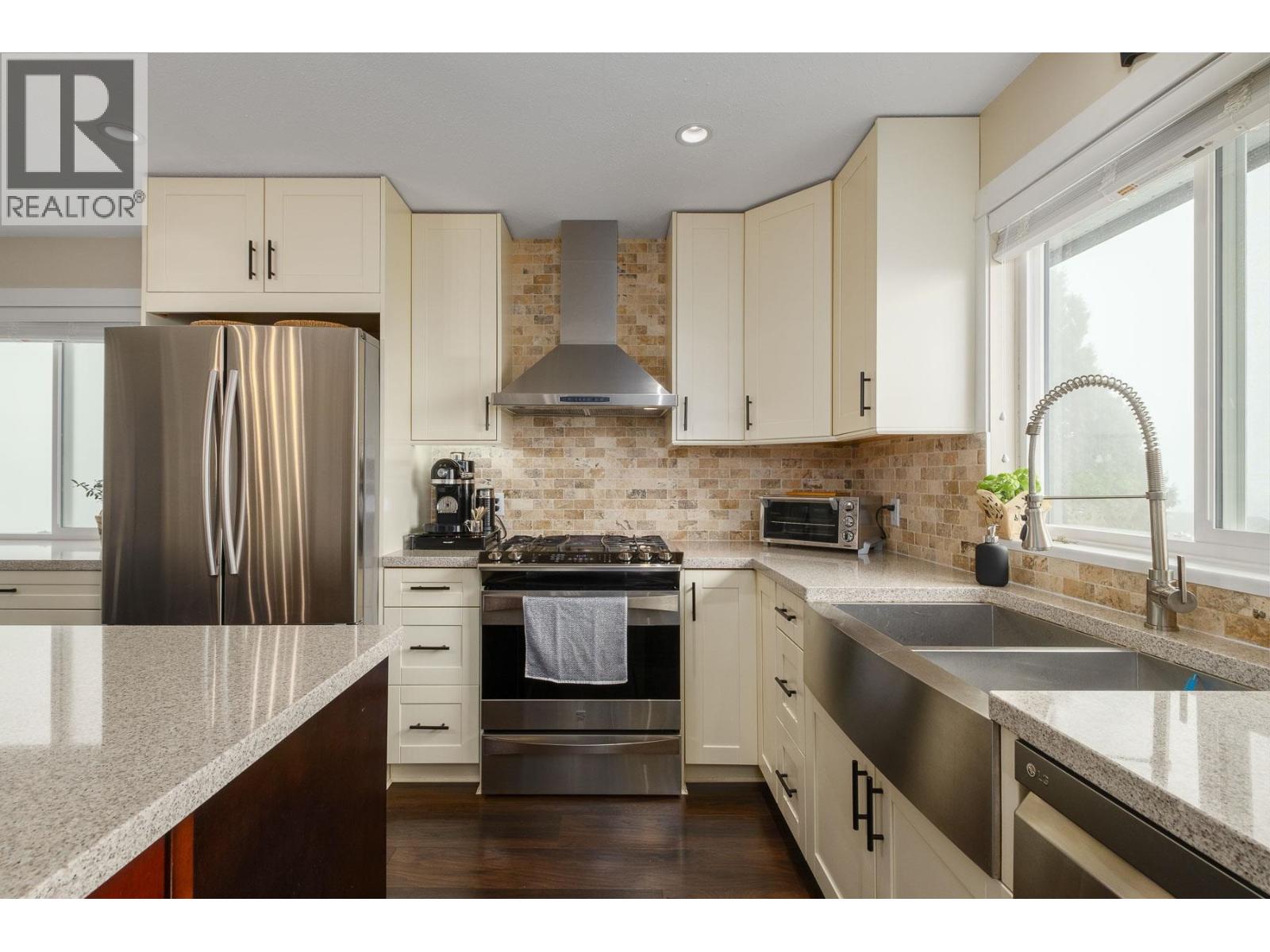 459 CARIBOO Crescent - photo 2