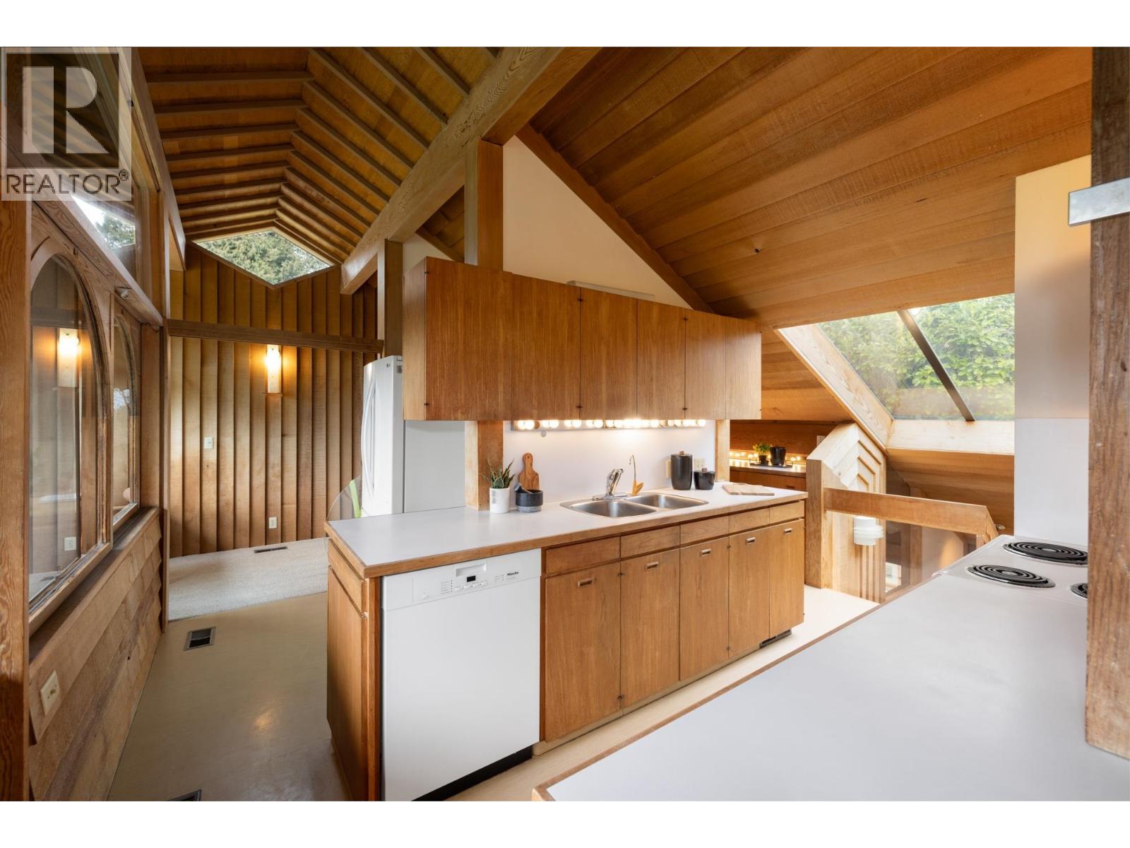 2094 HAYWOOD AVENUE, West Vancouver