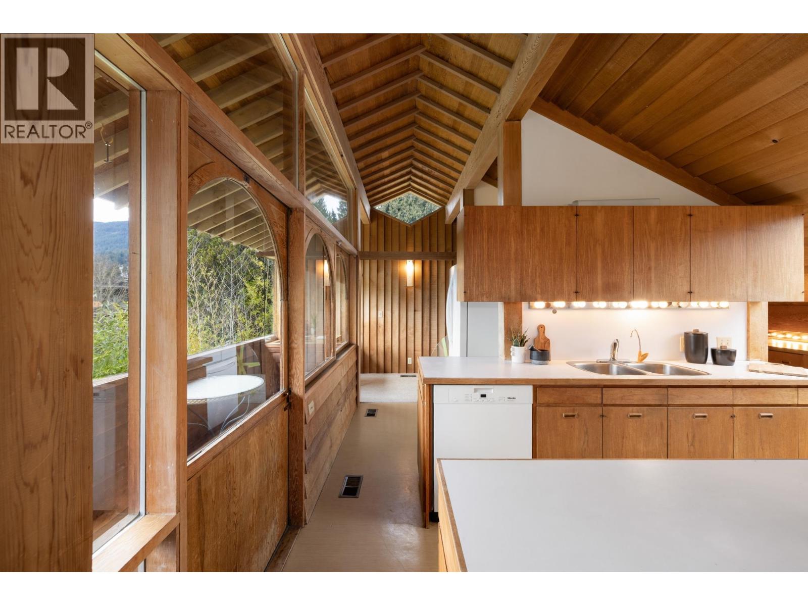 2094 HAYWOOD AVENUE, West Vancouver