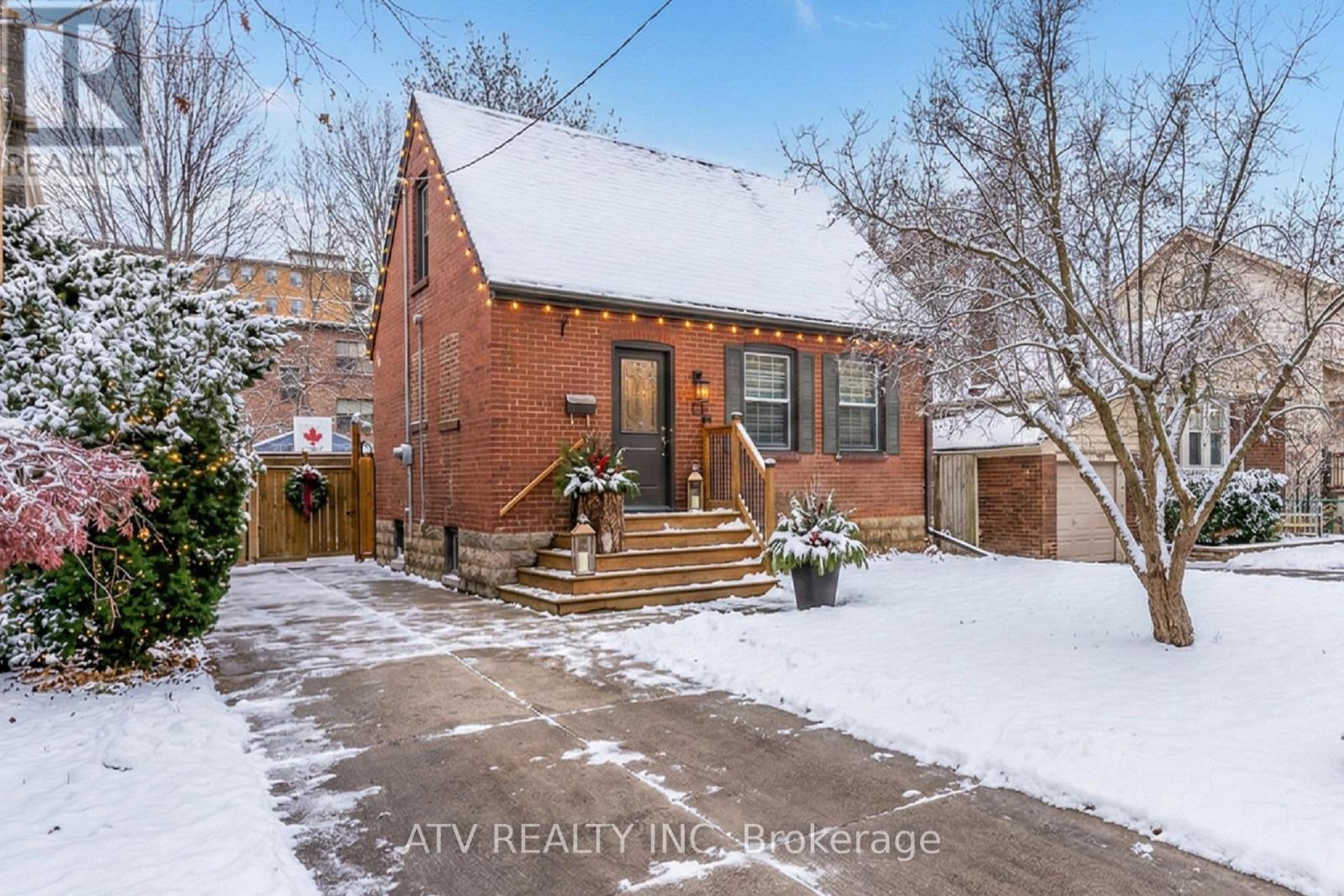 19 ALBANI STREET - Photo 2 of 50, Toronto (Mimico), Ontario