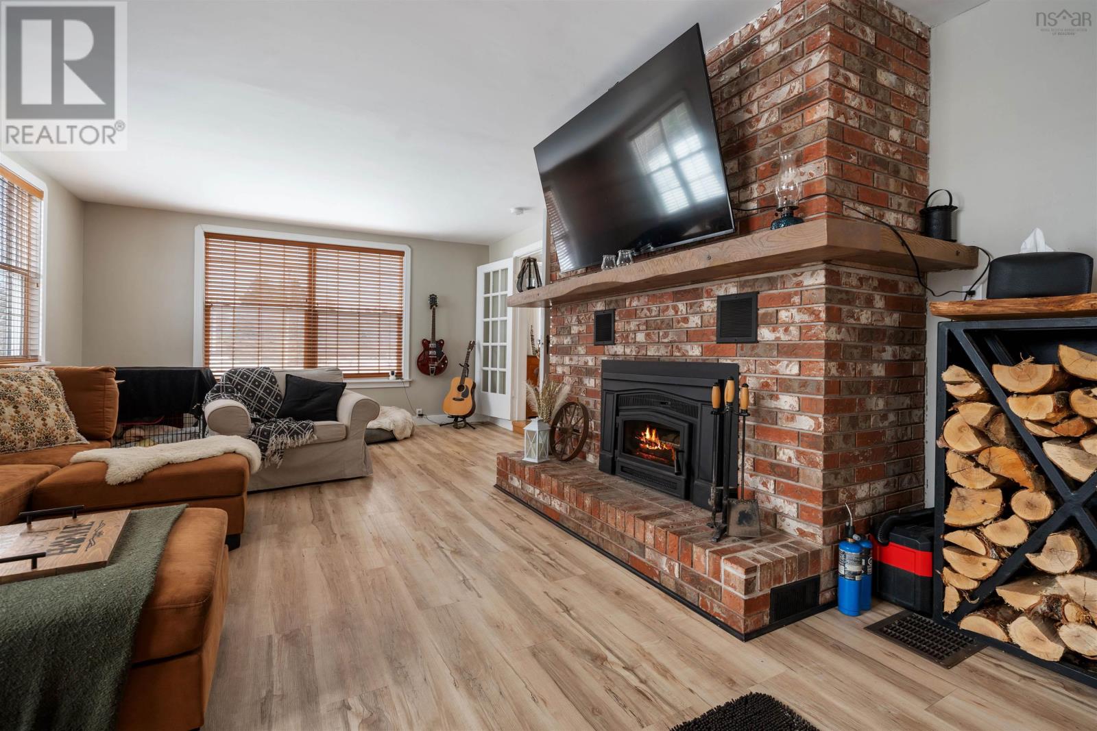 Property 31 of 47 of 1353 Hastings Road