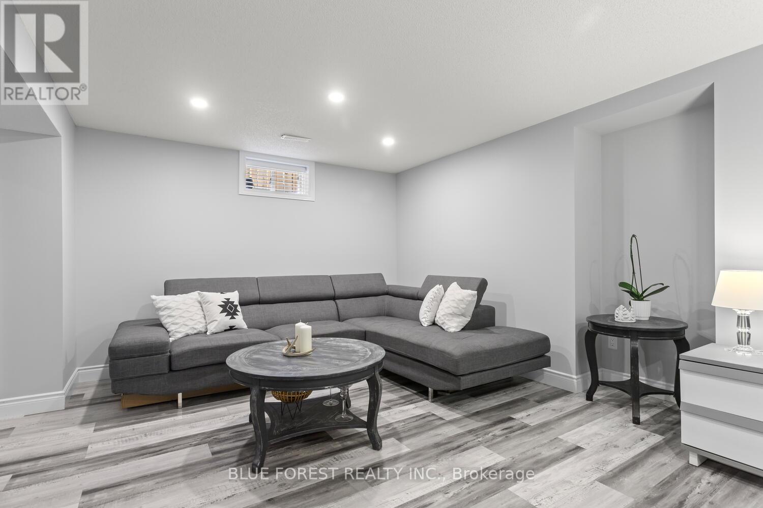 42126 MCBAIN LINE — photo 28