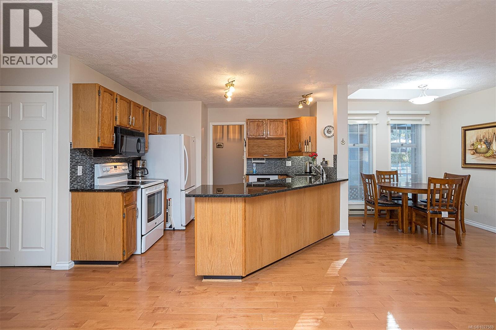 #20 4630 Lochside Dr - 11