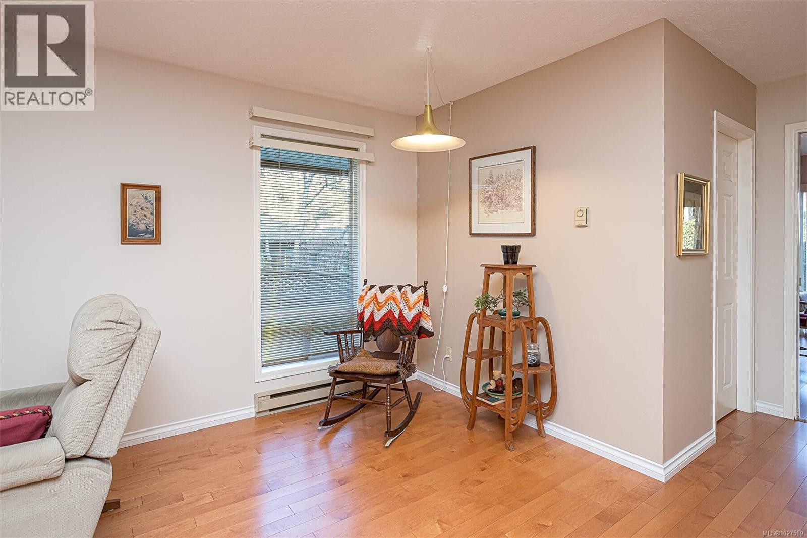 #20 4630 Lochside Dr - 13