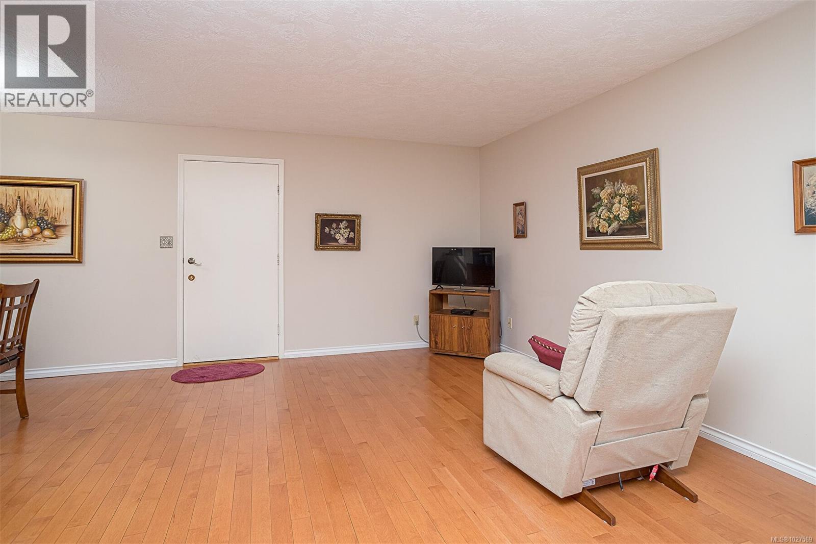 #20 4630 Lochside Dr - 15