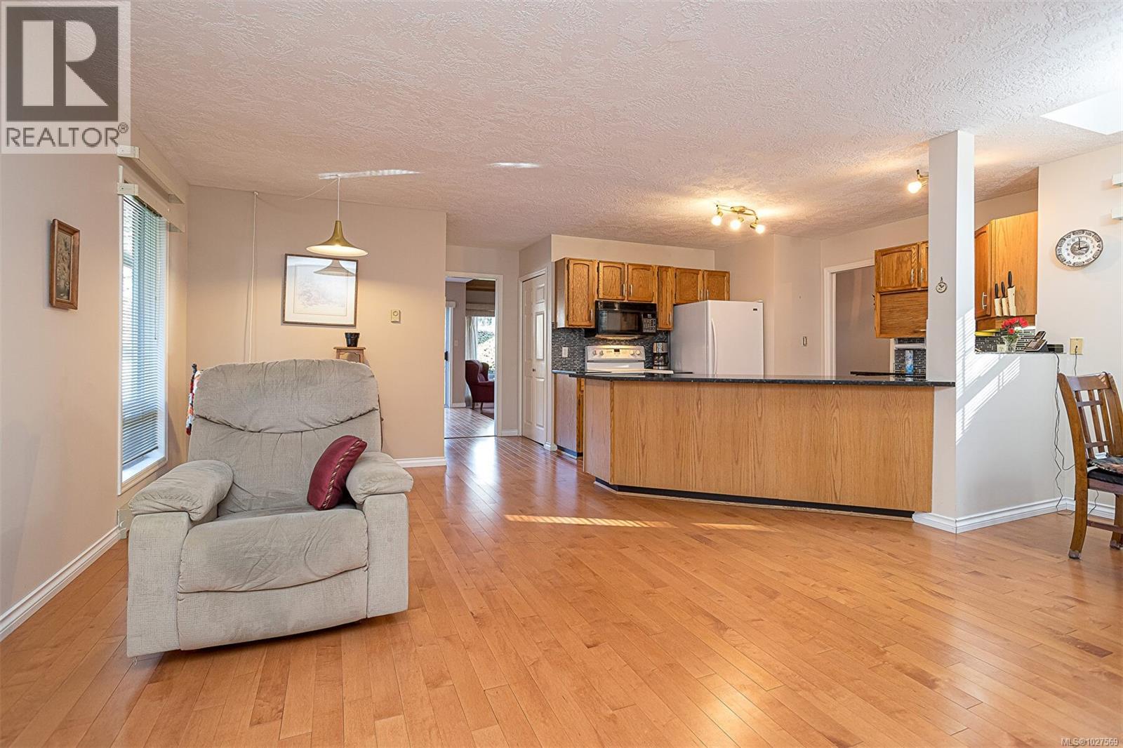 #20 4630 Lochside Dr - 16