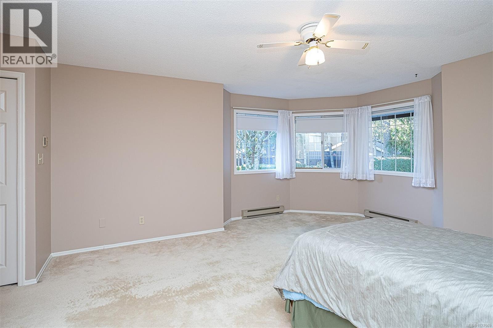 #20 4630 Lochside Dr - 17