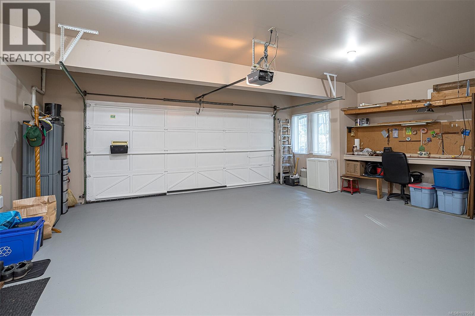 #20 4630 Lochside Dr - 25