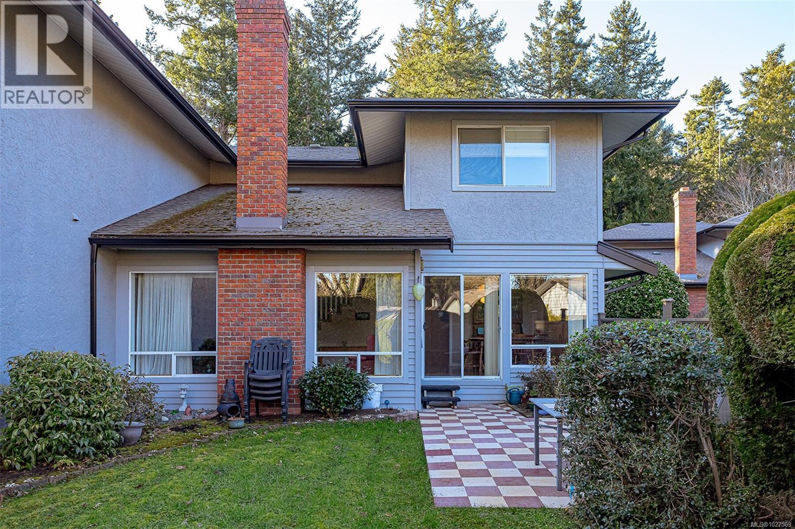 #20 4630 Lochside Dr - 28