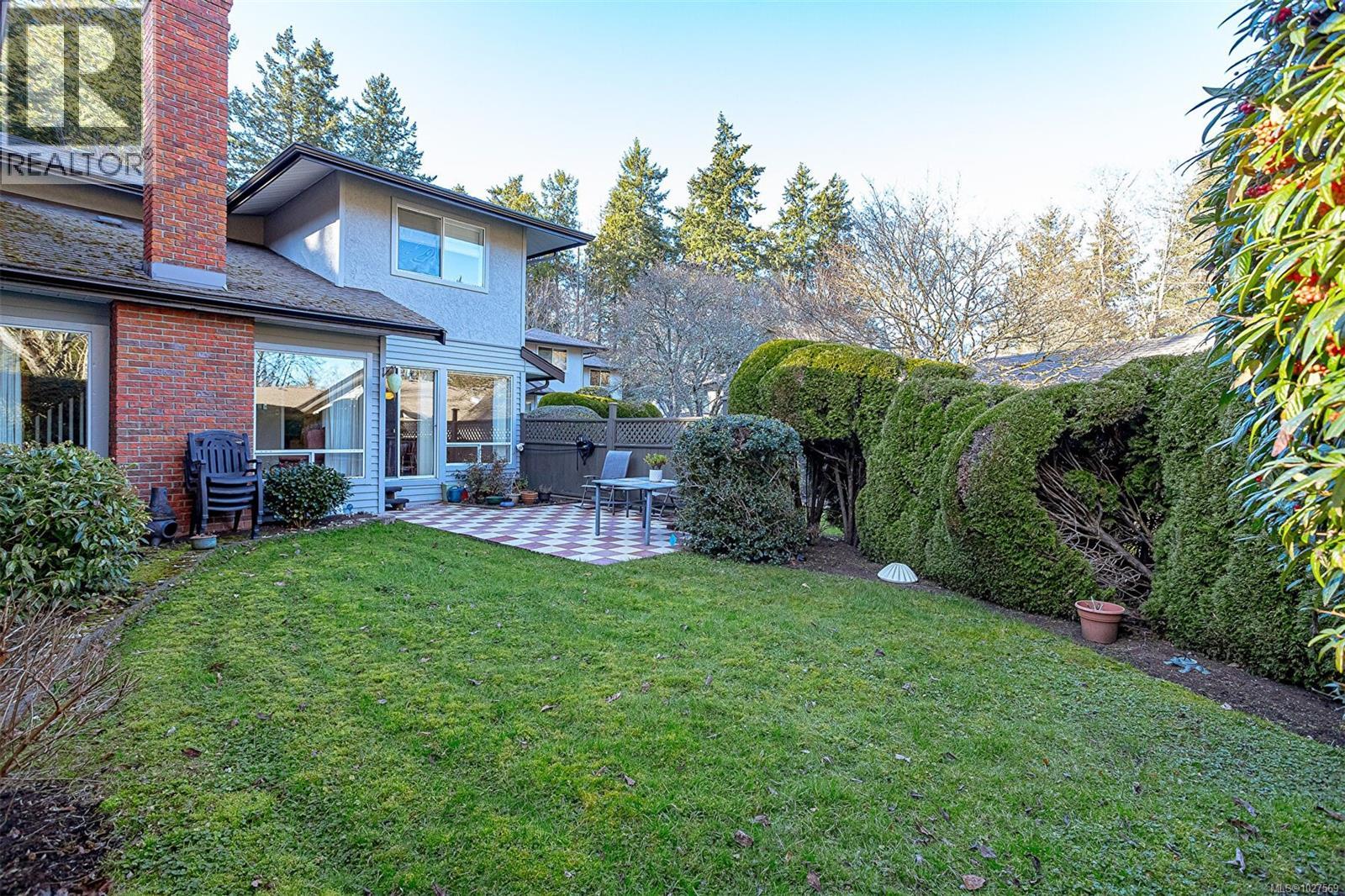 20 4630 Lochside Drive, Saanich