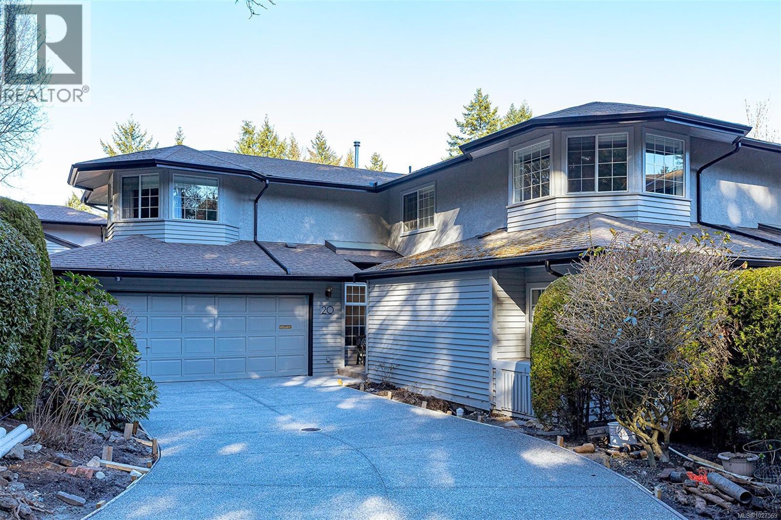#20 4630 Lochside Dr - 3