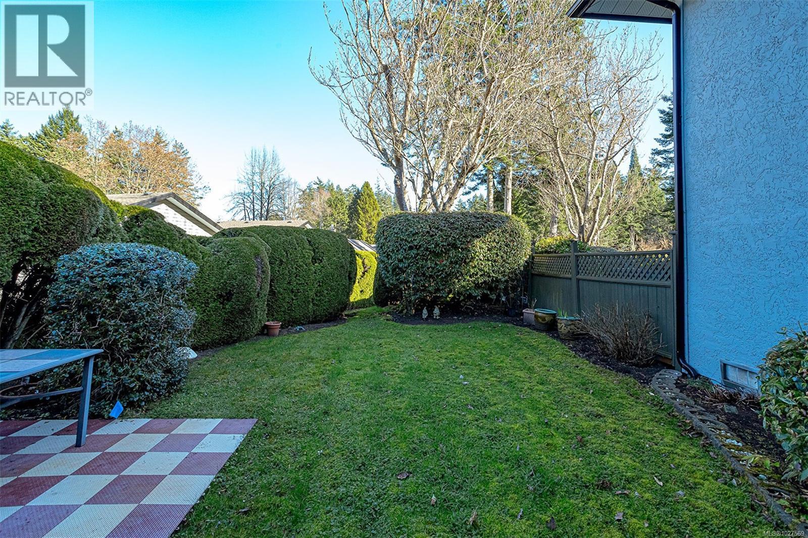 #20 4630 Lochside Dr - 30