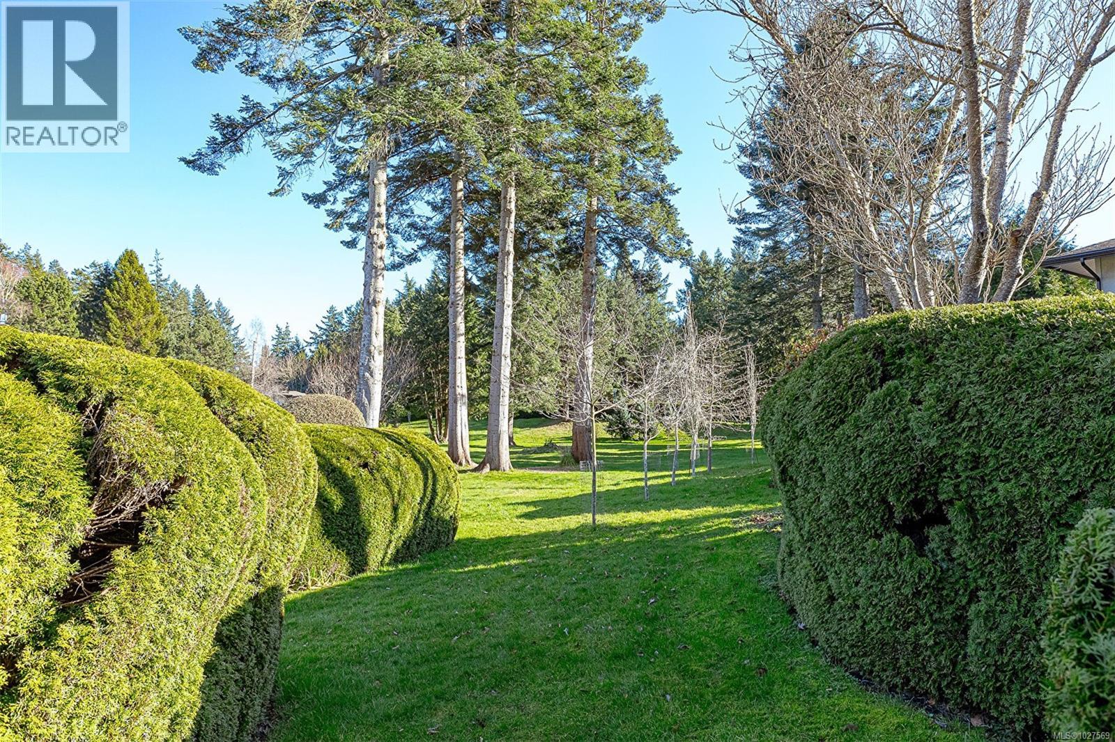 20 4630 Lochside Drive, Saanich