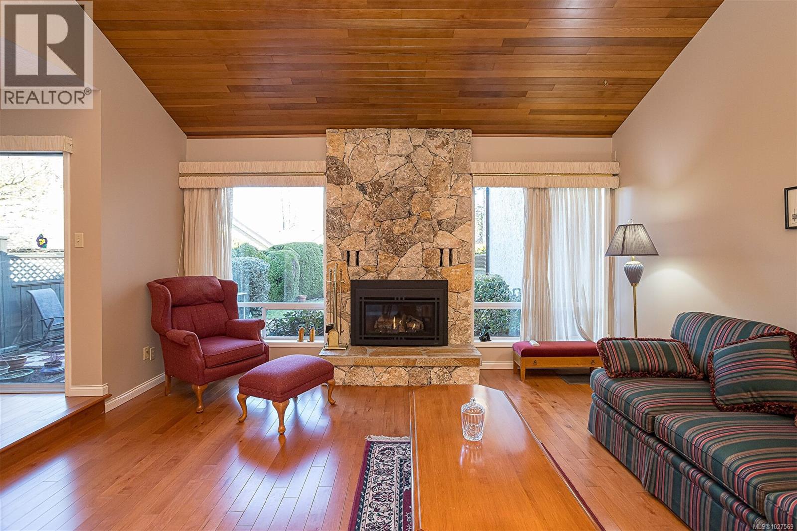 #20 4630 Lochside Dr - 7