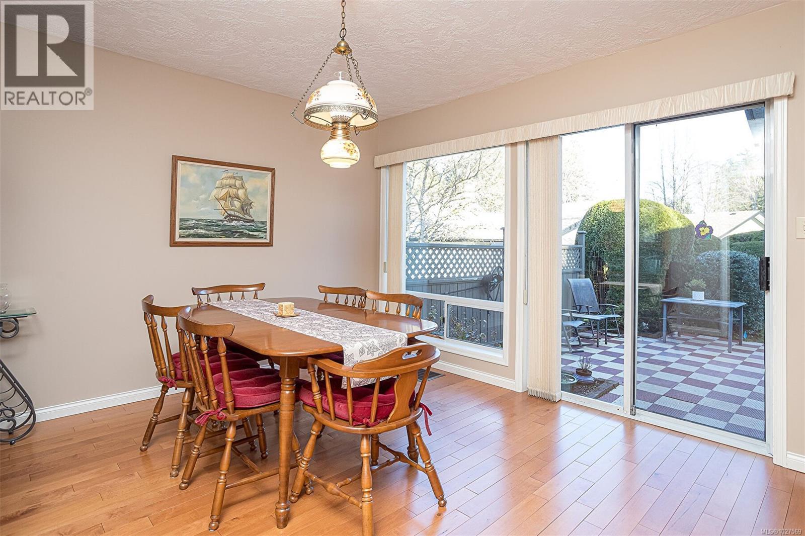 #20 4630 Lochside Dr - 9