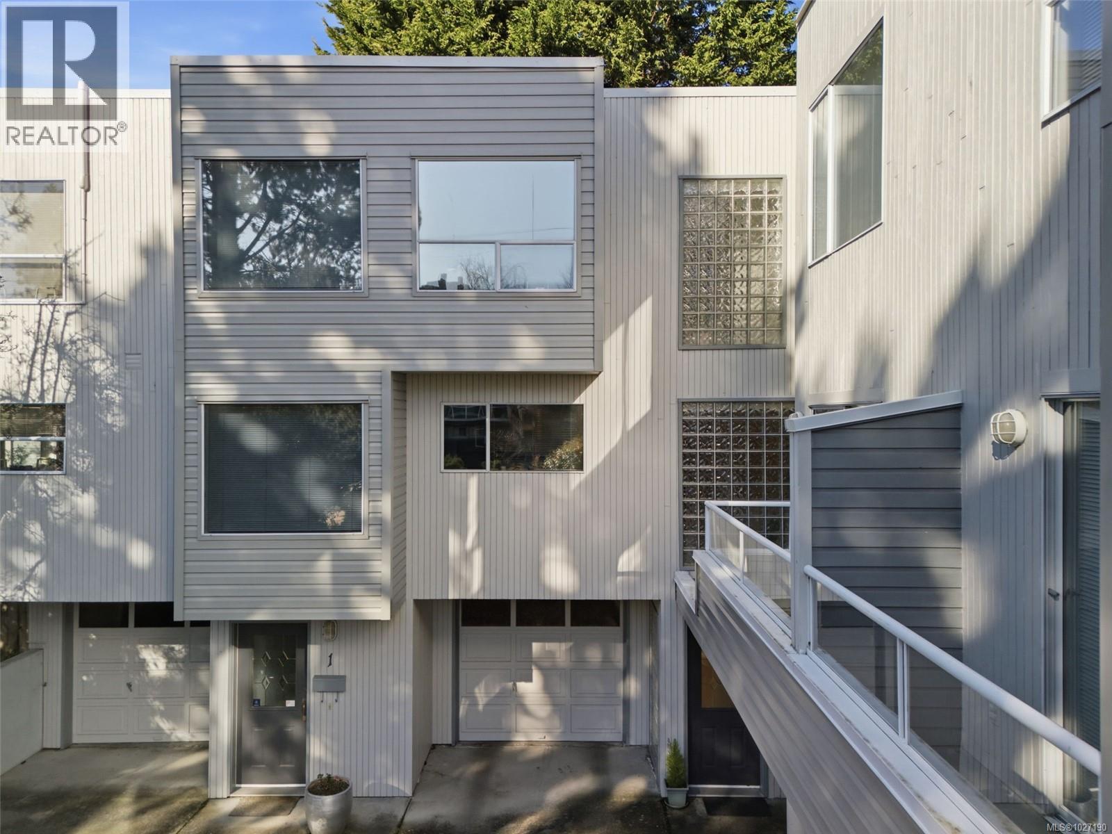 2 1144 View Street, Victoria