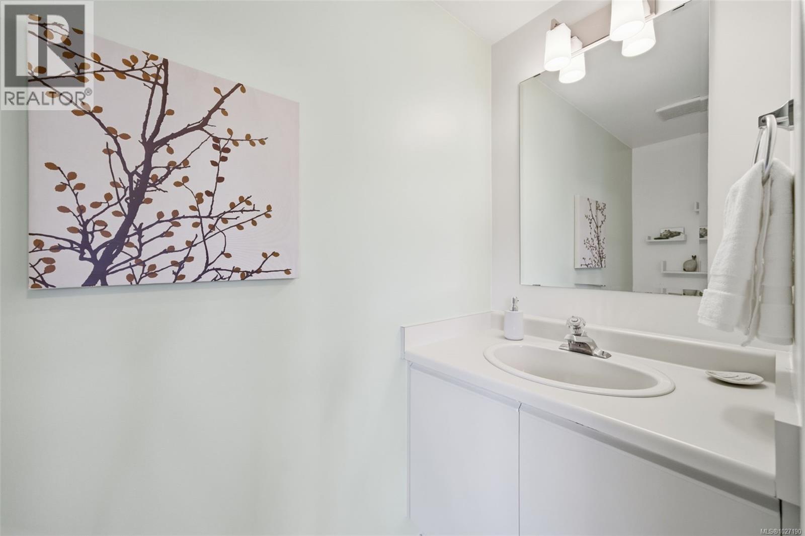 2 1144 View Street, Victoria