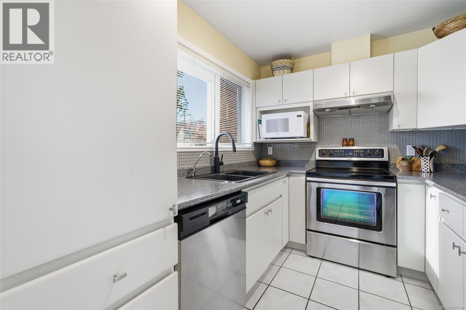 2 1144 View Street, Victoria