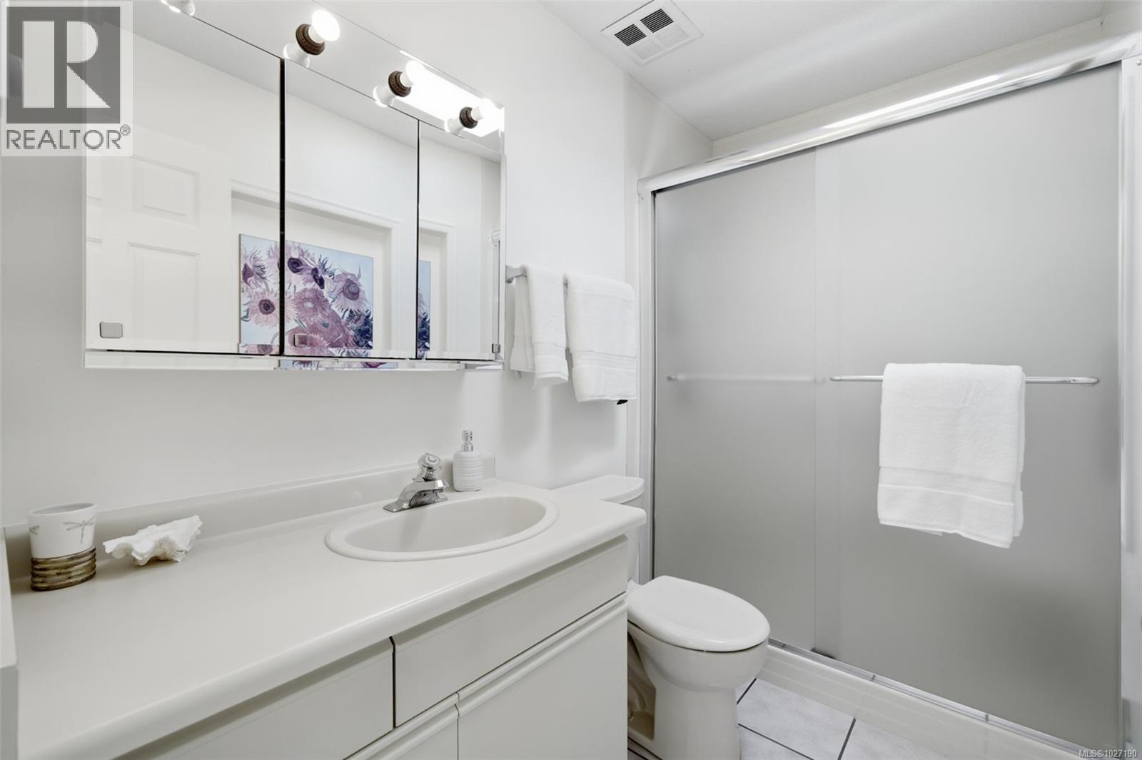 2 1144 View Street, Victoria