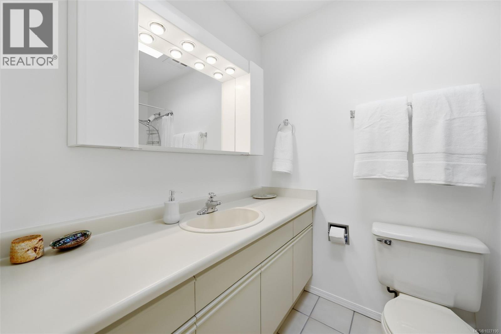 2 1144 View Street, Victoria