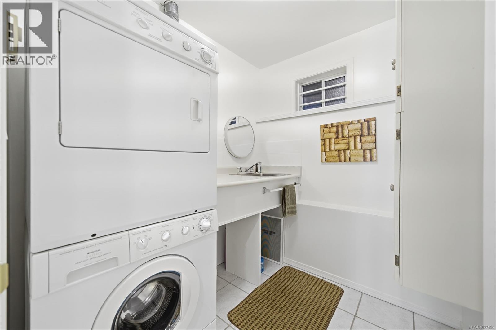 2 1144 View Street, Victoria