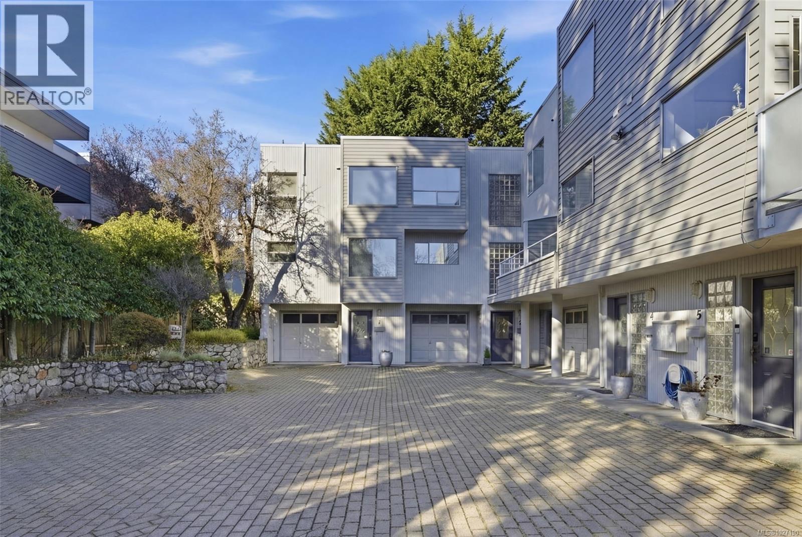 2 1144 View Street, Victoria