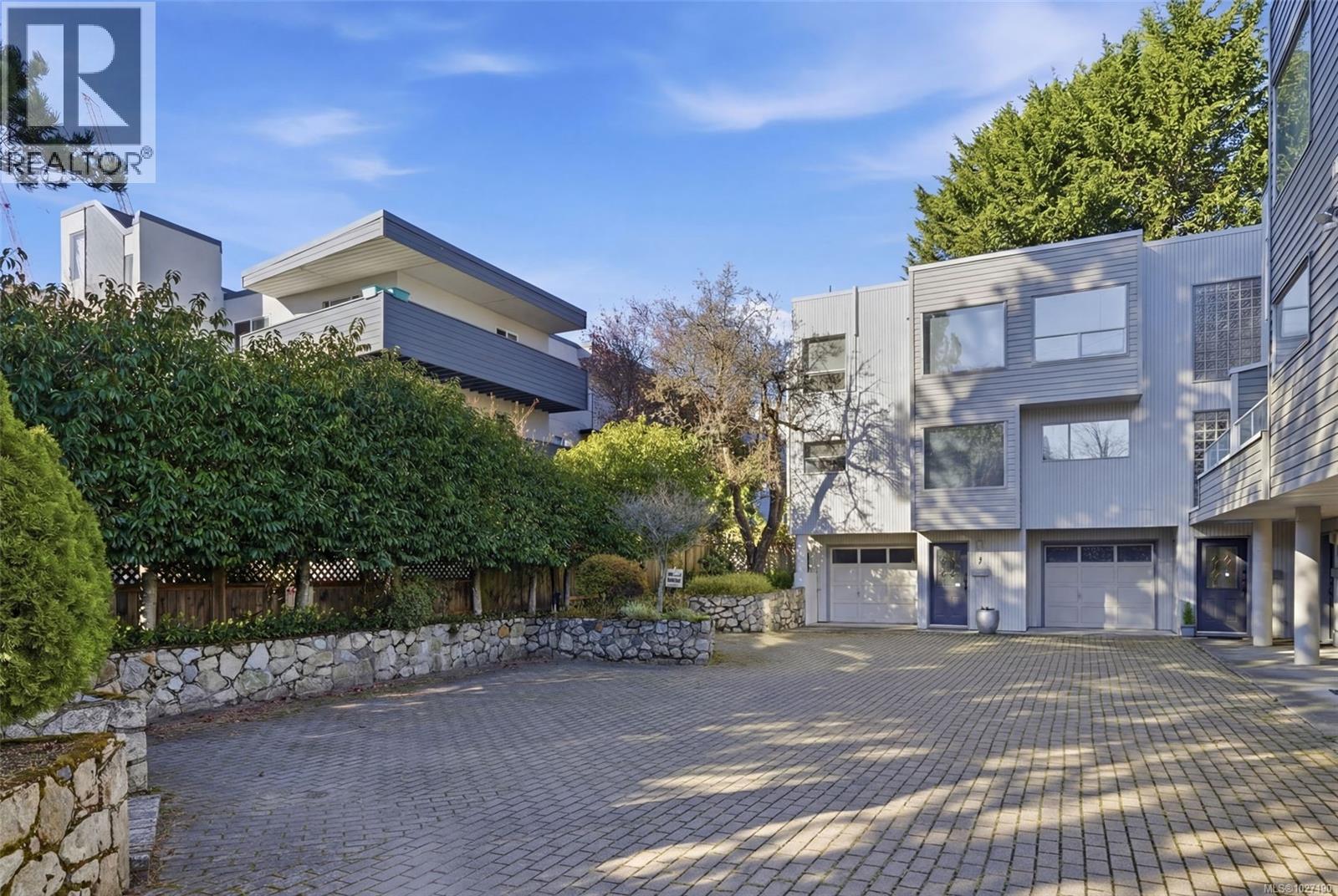 2 1144 View Street, Victoria