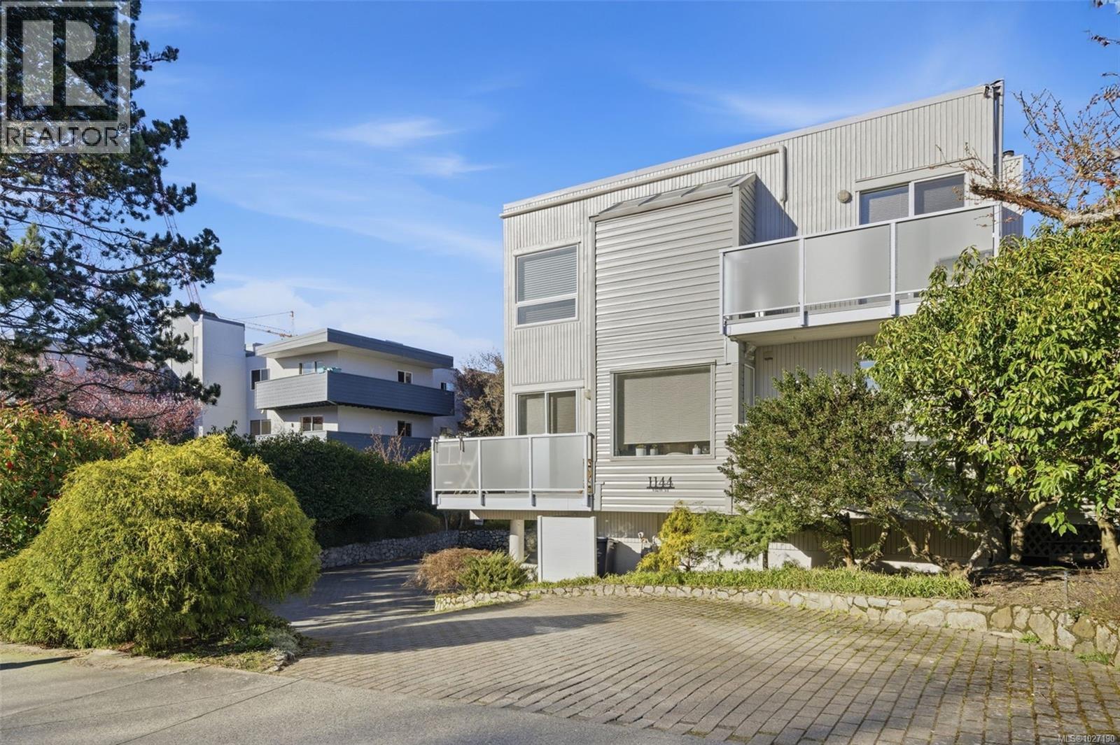 2 1144 View Street, Victoria