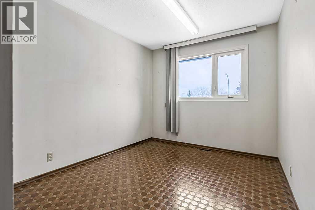 Single Family House Bi-level for Sale in  Thornaby Way NW Thorncliffe Calgary 