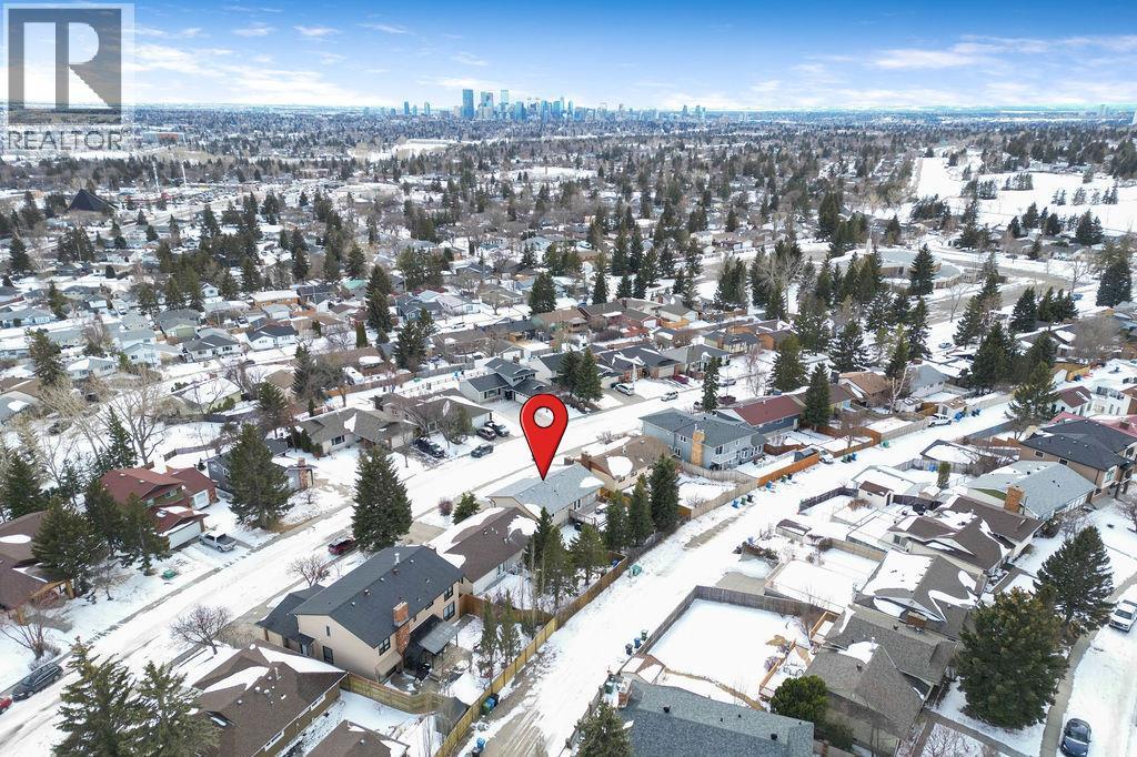 Single Family House Bi-level for Sale in  Thornaby Way NW Thorncliffe Calgary 