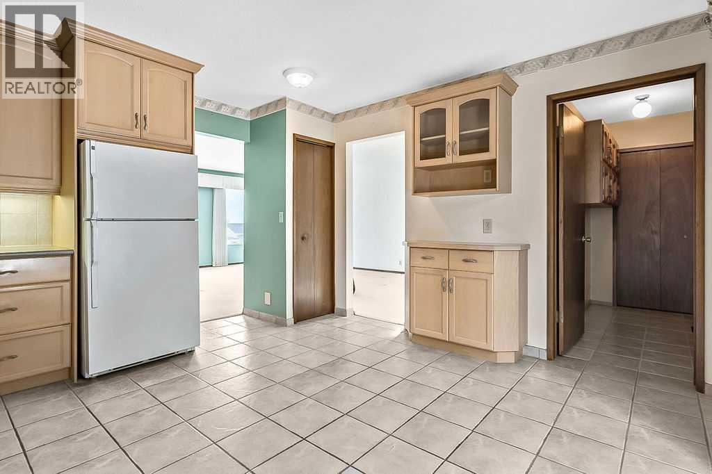 Single Family House Bi-level for Sale in  Thornaby Way NW Thorncliffe Calgary 