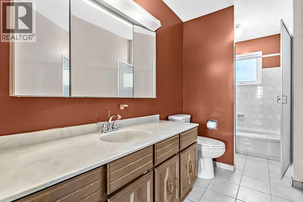 Single Family House Bi-level for Sale in  Thornaby Way NW Thorncliffe Calgary 