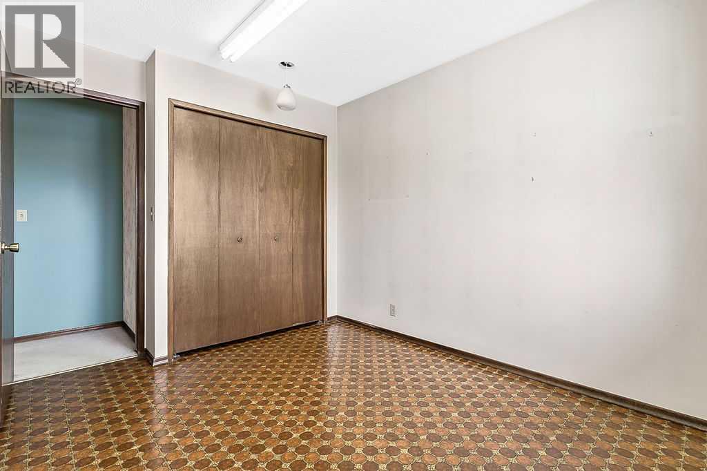 Single Family House Bi-level for Sale in  Thornaby Way NW Thorncliffe Calgary 