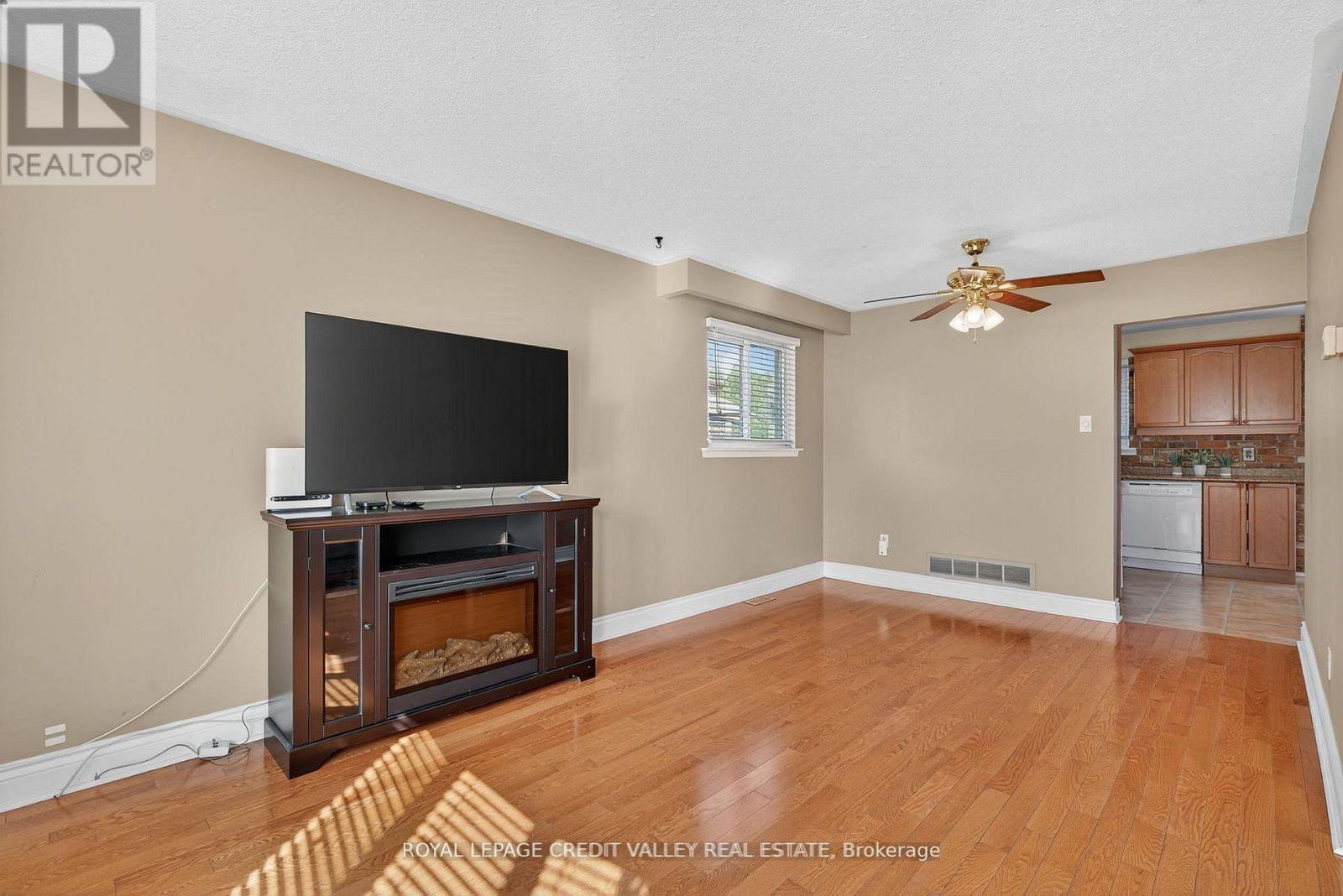 60 GONDOLA CRESCENT - 15